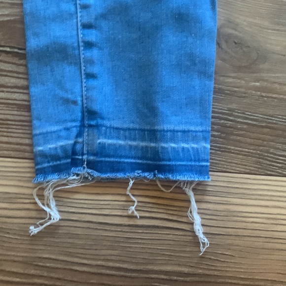 AG mid rise Stevie capri jeans size 27 - light wash - Picture 7 of 8